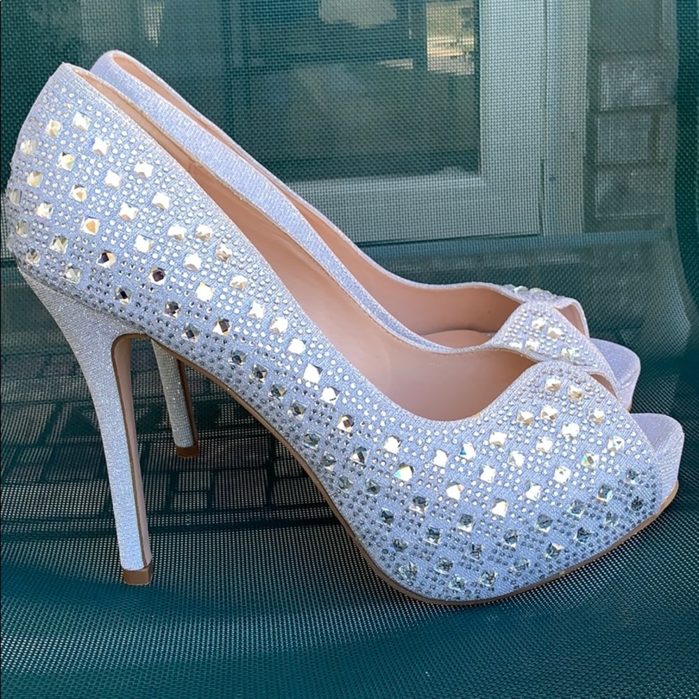 Lauren Larraine pumps